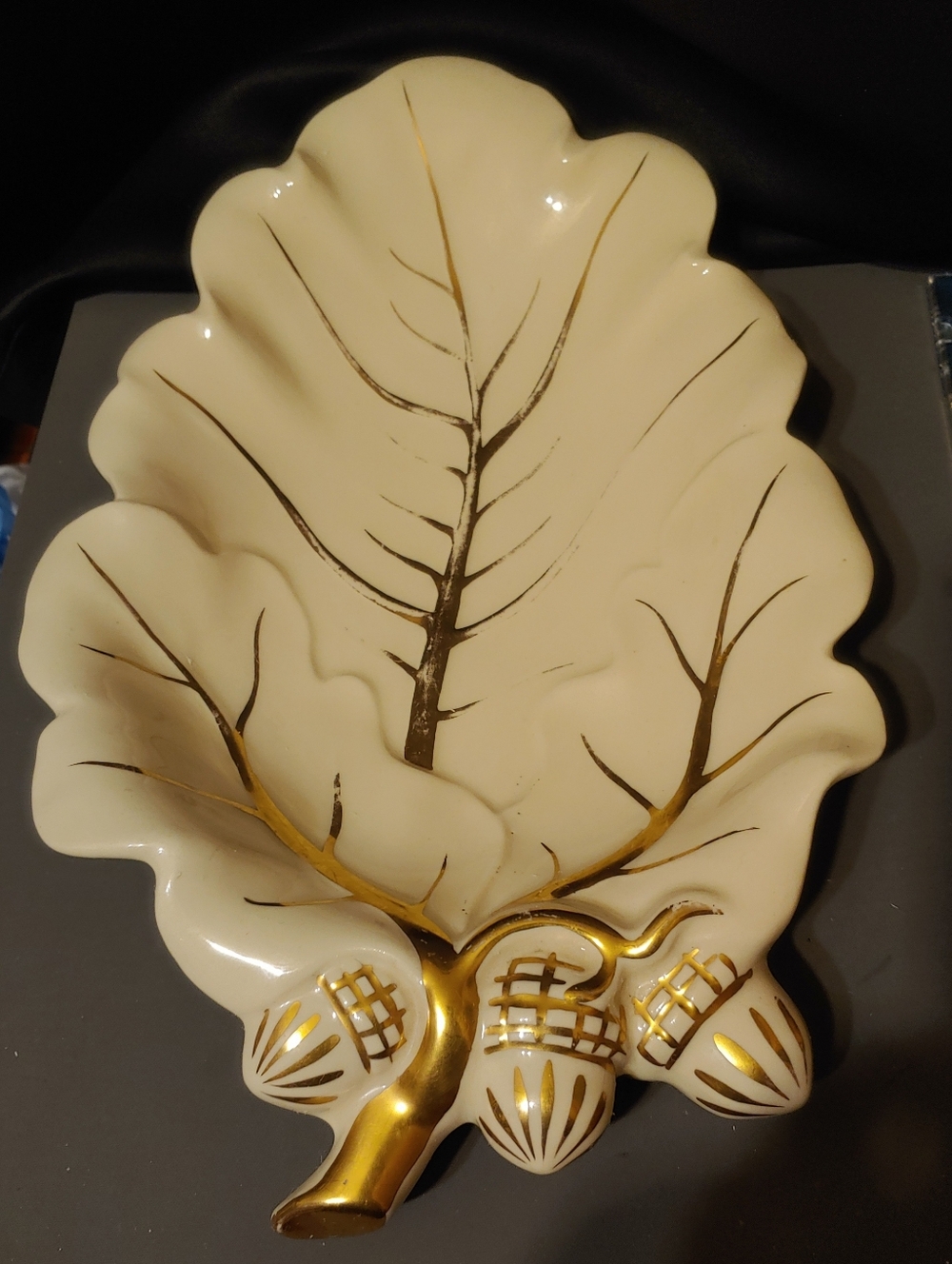 Vintage Large Ceramic Scalloped Oak Tree Leaf Dish 14.25 In X 9 In